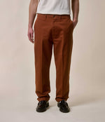 Lade das Bild in den Galerie-Viewer, chino relaxed fit [chestnut]
